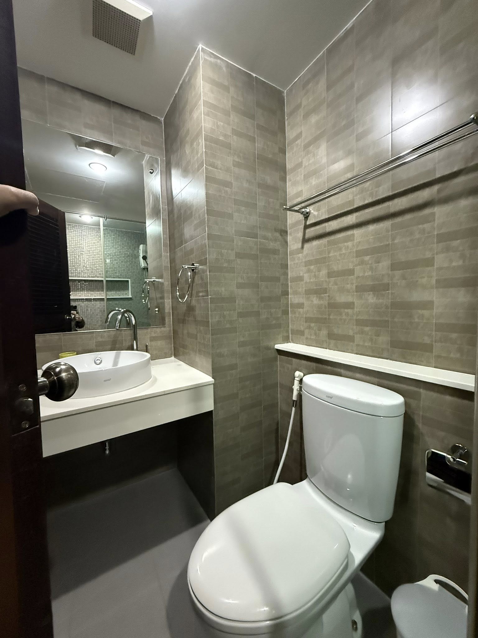 ขาย คอนโด นิมมาน Rawee Waree Condominium ใกล้นิมมาน/เมญ่า ทำเลดี