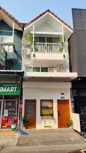 ทาวน์เฮ้าส์รีโนเวทใหม่ให้เช่า เชียงใหม่ | โซนช้างเผือก เหมาะทำธุรกิจ + พักอาศัย รองรับ Airbnb/Hostel