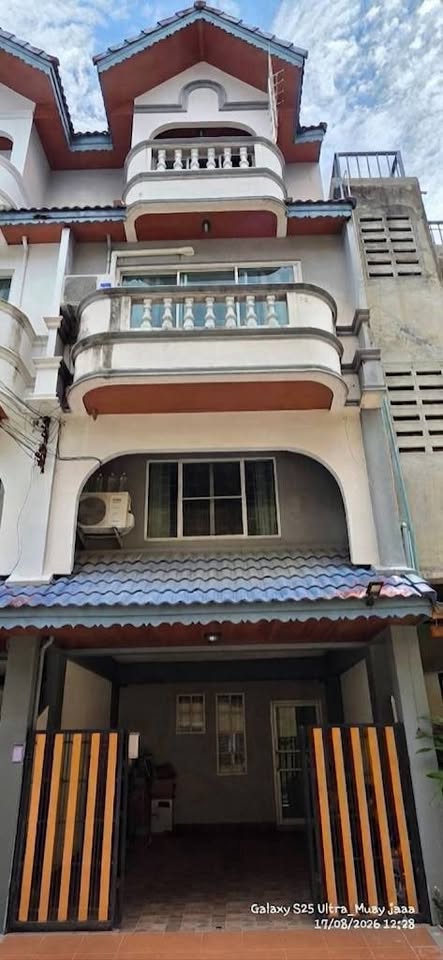  ทาวน์เฮาส์ 4 ชั้น ทำเลทองโซนสวนดอก ใกล้ มช.