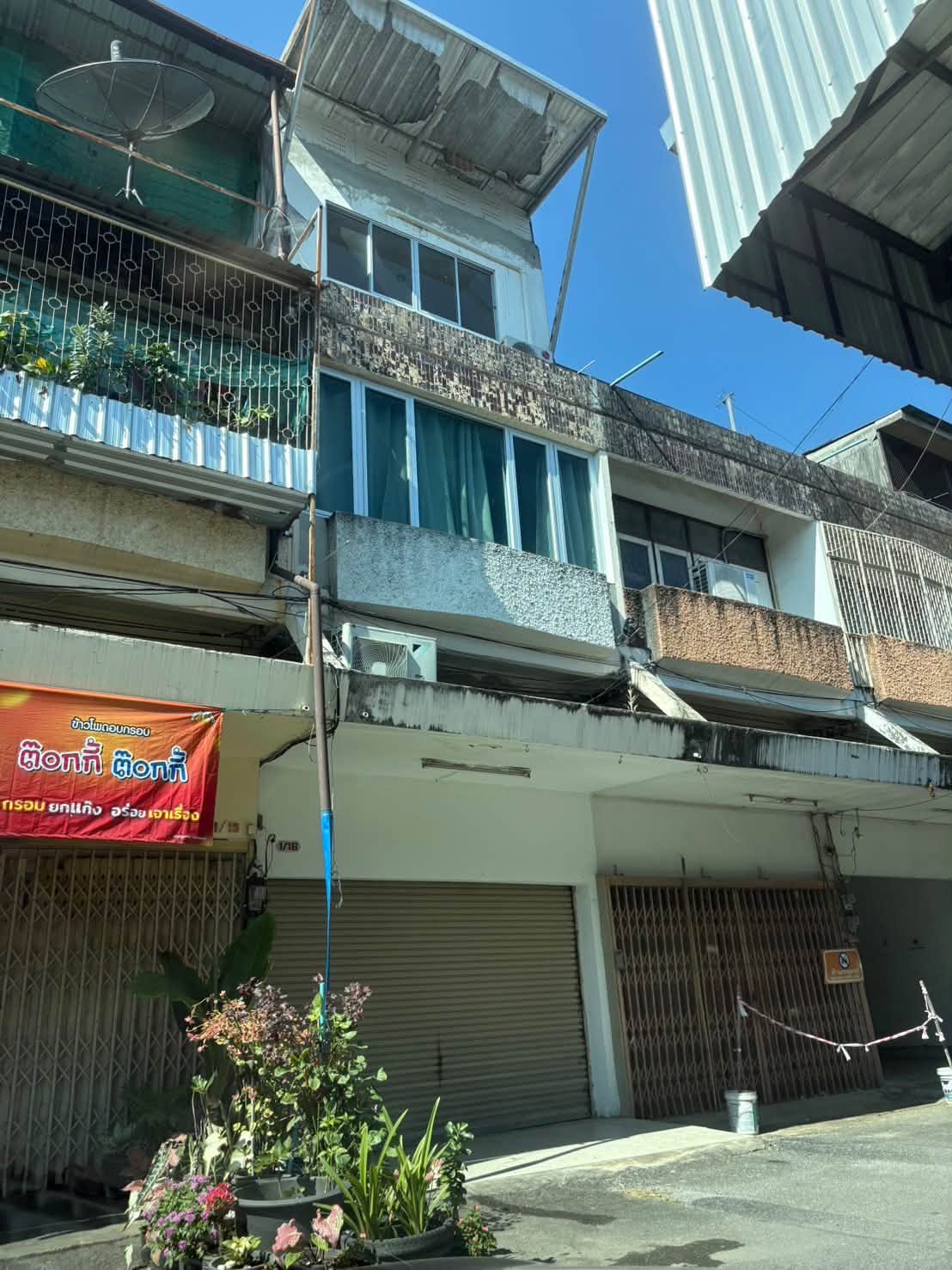 อาคารพาณิชย์ 3 ชั้นครึ่ง ทำเลทองในตลาดเอื้องคำ (พิกัดสี่แยกแมคโคร เชียงใหม่)