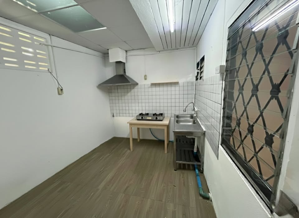 ให้เช่า ทาวน์โฮม สันติธรรม ตลาดธานินทร์ ทำเลดี เดินทางสะดวก